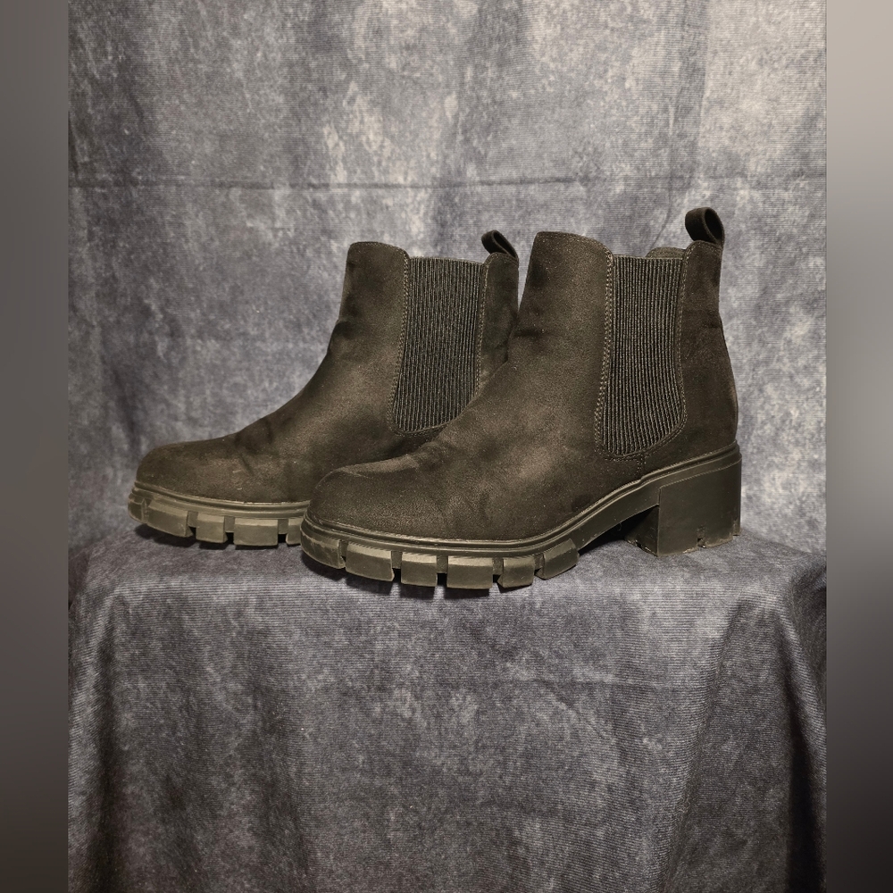 Chelsea Boots Lug Sole Platform Elastic Slip On Size 9